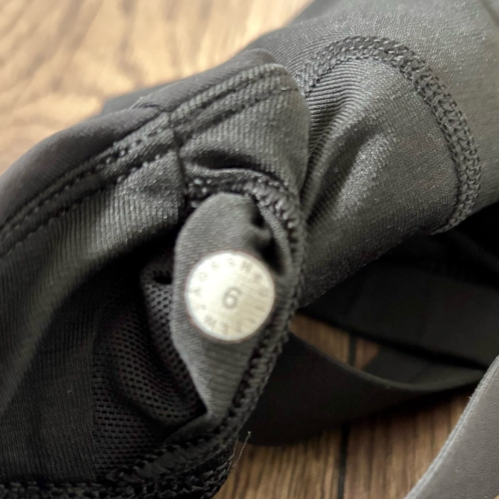 lululemon Cross-back Mesh Vented Sports Bra, 6 - Picture 3 of 4